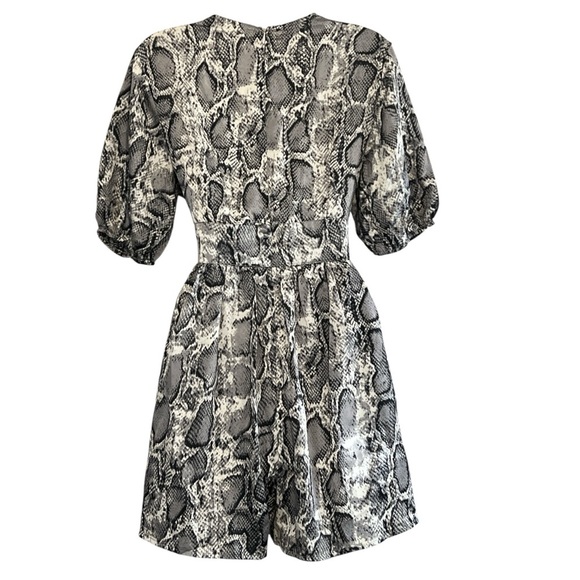 MAIN STRIP Romper Snake Skin Print, V-Neck, Gray/Black & White, Size‎ Large - Picture 11 of 12